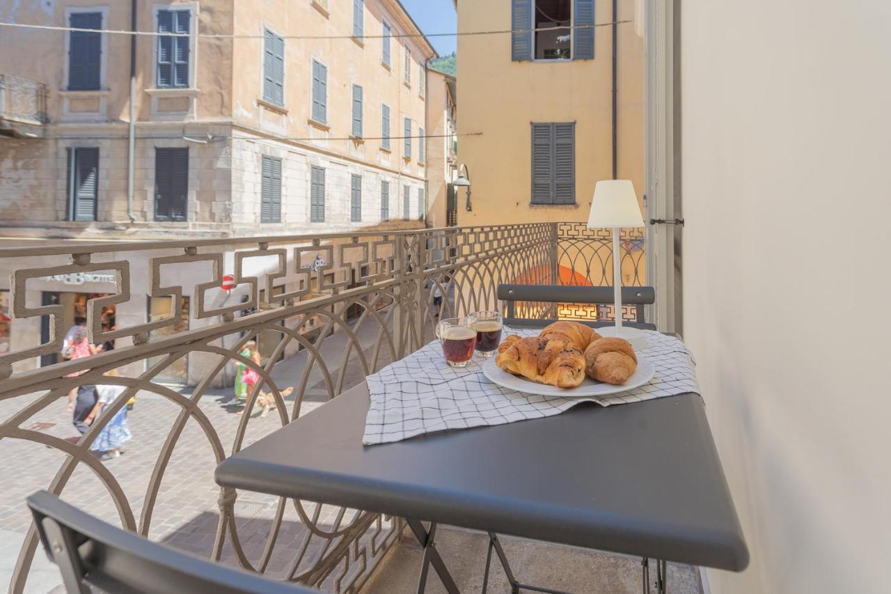Independence Apartment With Balcony By Rent All Como Exterior foto
