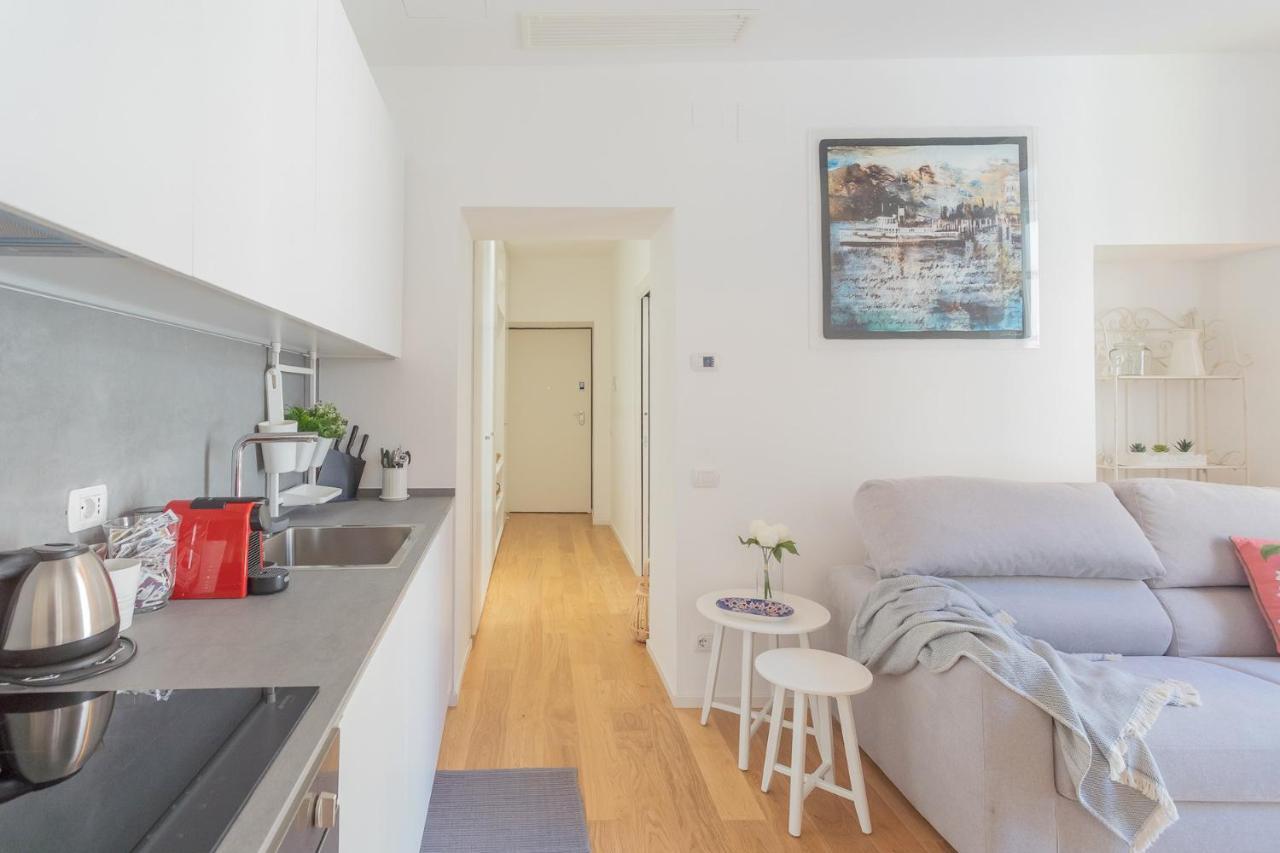 Independence Apartment With Balcony By Rent All Como Exterior foto